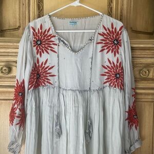 Nostalgia Gray Embroidered Tunic Sz Small Rayon